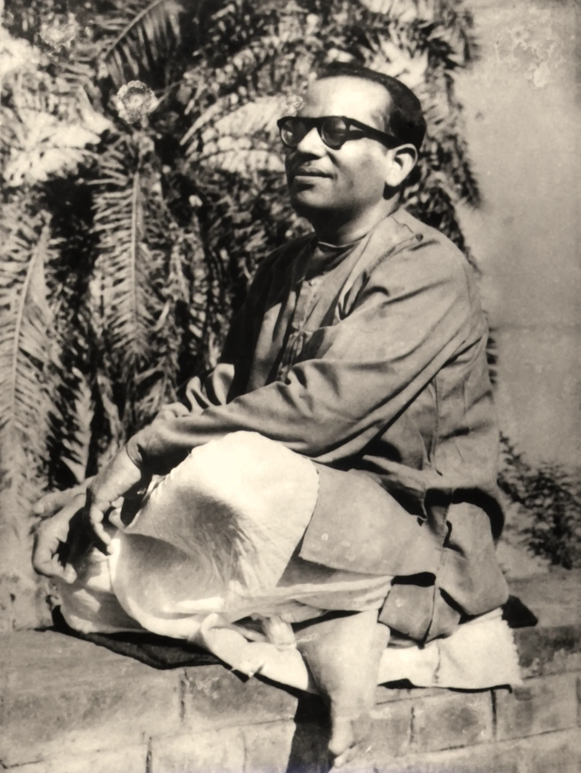 Shrii Shrii Anandamurti seated beneath a palm, Jamalpur years