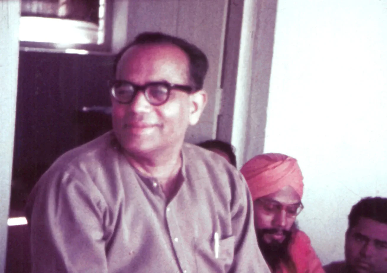 Shrii Shrii Anandamurti indoors among devotees