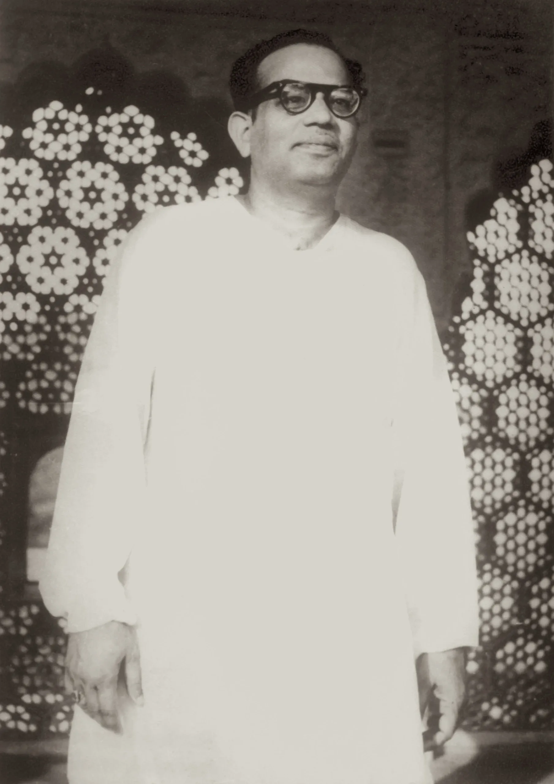Shrii Shrii Anandamurti standing in white
