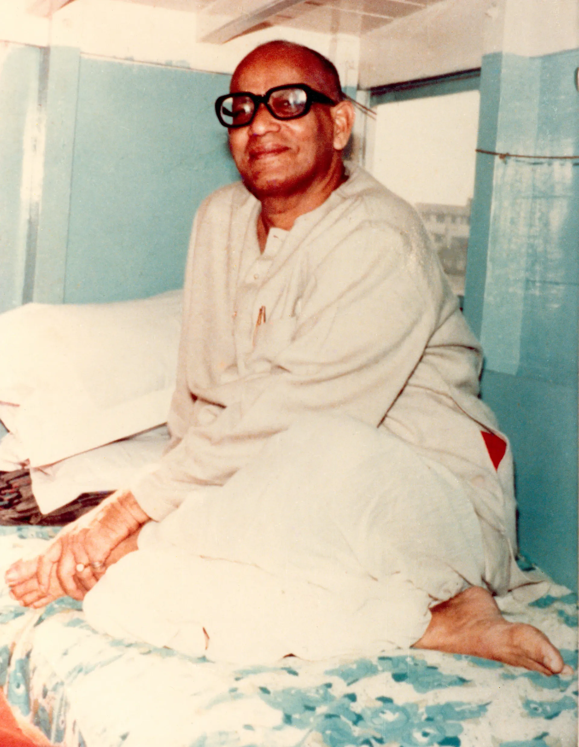 Shrii Shrii Anandamurti seated, in white
