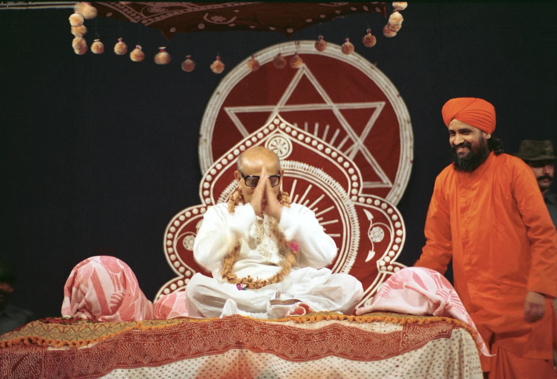 Shrii Shrii Anandamurti on a decorated stage before the pratiika