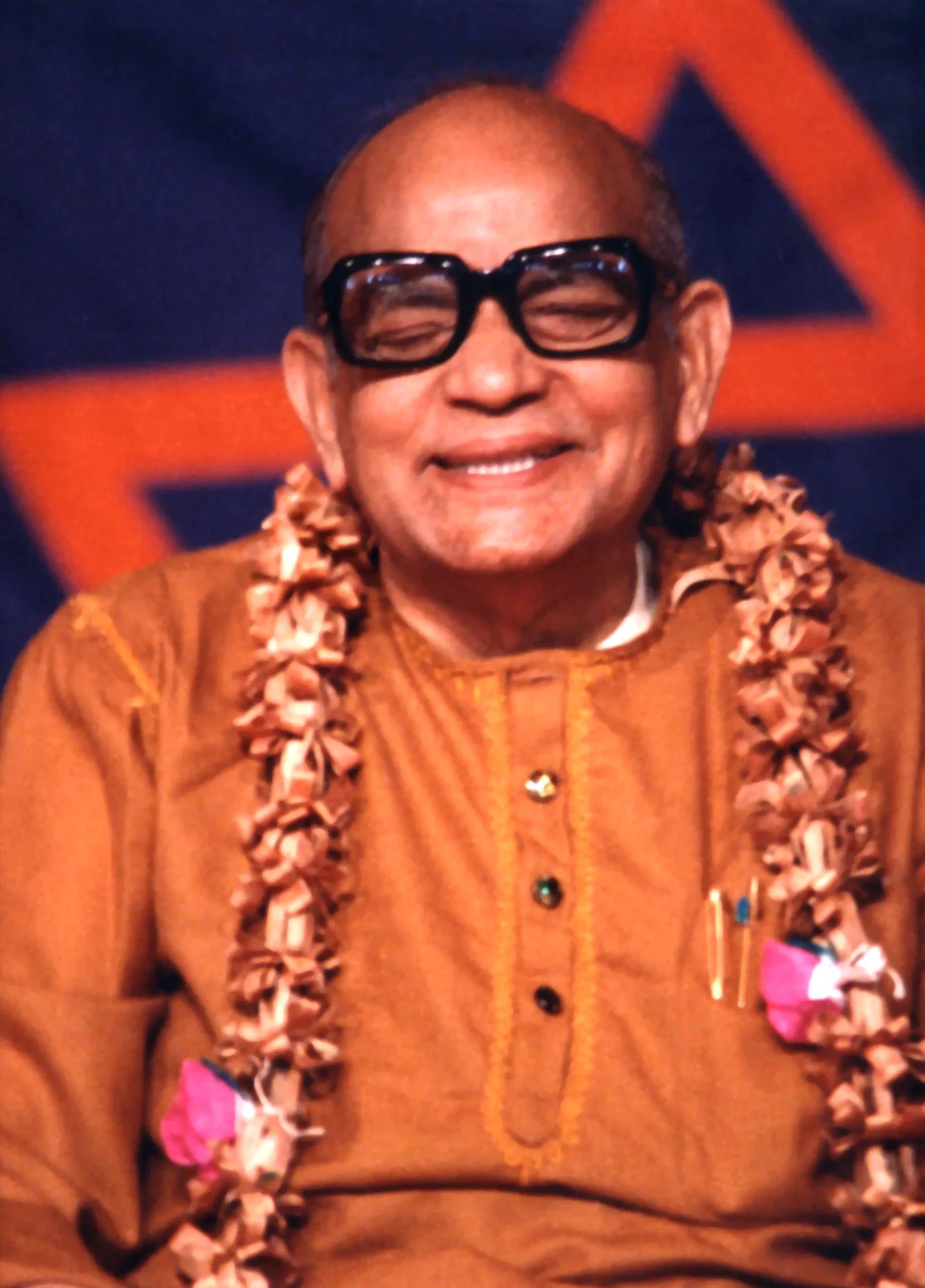 Shrii Shrii Anandamurti garlanded, in saffron — later years